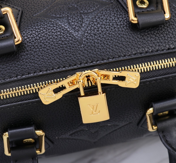 ルイヴィトンバッグ角部分ディテール